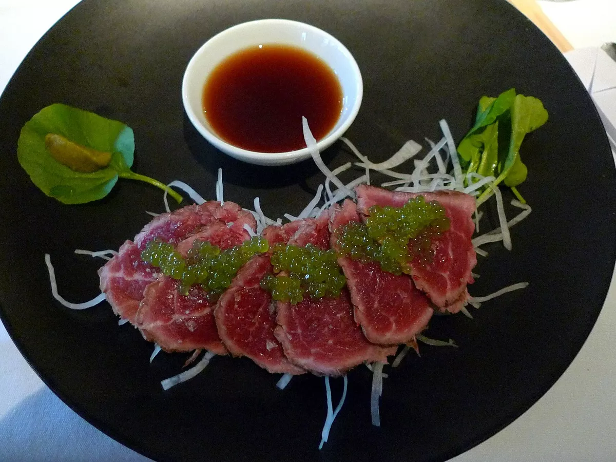 Tataki de bœuf, sauce ponzu au yuzu et sudachi