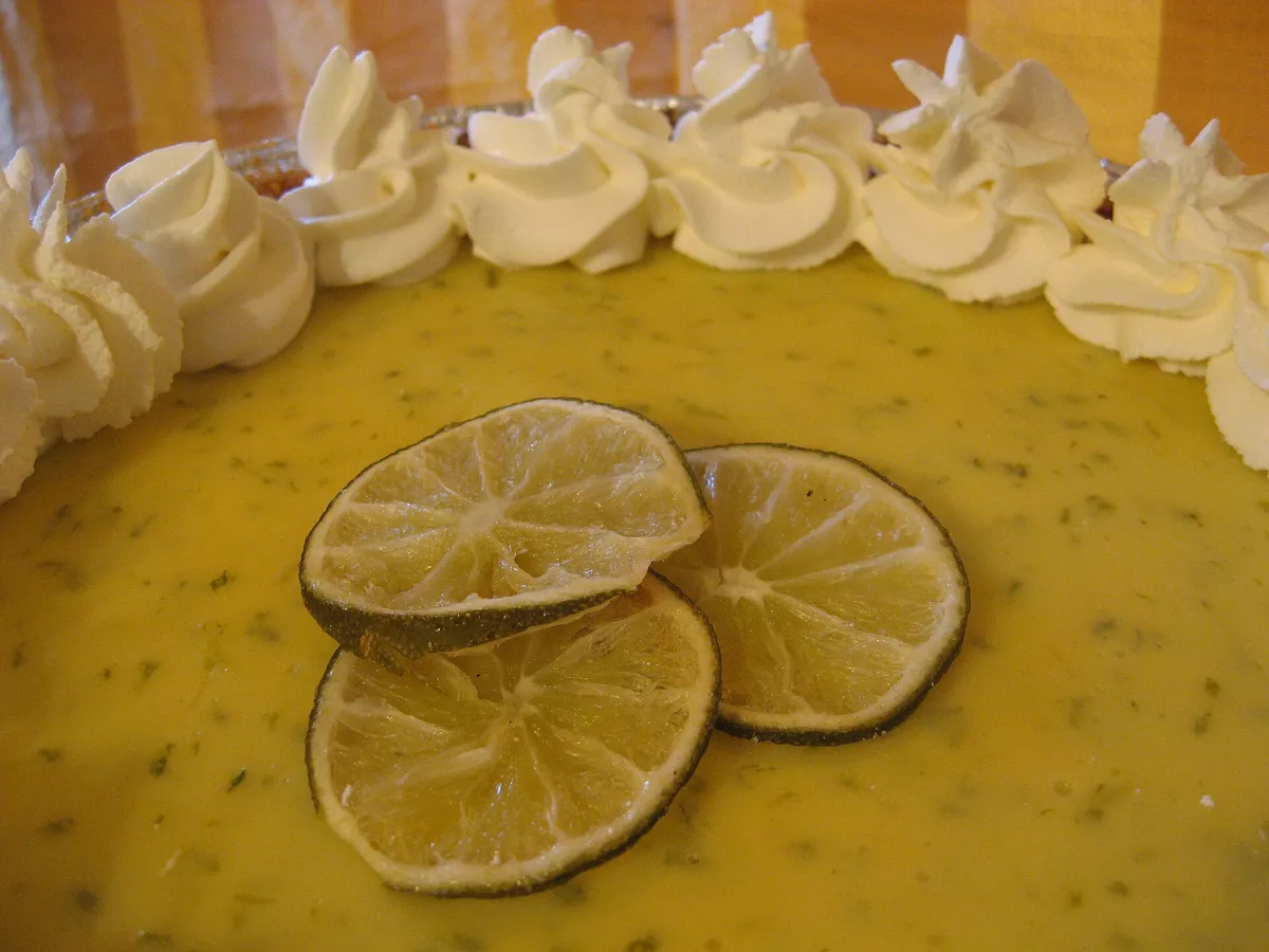 Tarte au citron vert (key lime pie)